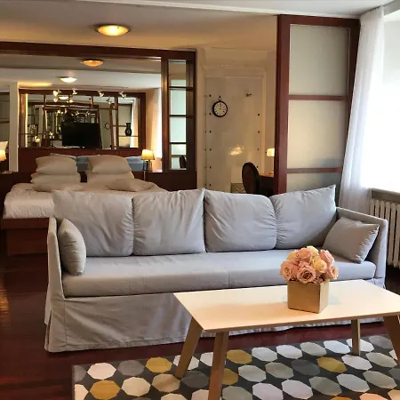 Old Town Apartment *