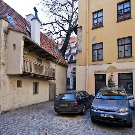 Old Town Apartment *